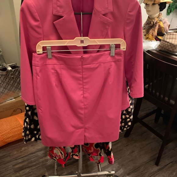 Trina Turk size 4 pink 2pc set - Picture 3 of 8